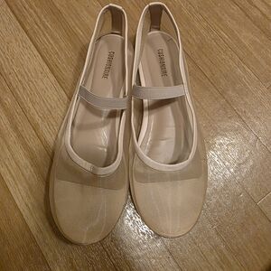 Cushionaire Ballet Flats with Elastic Strap in Light Beige